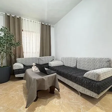 Spacious And Affordable تيرانا