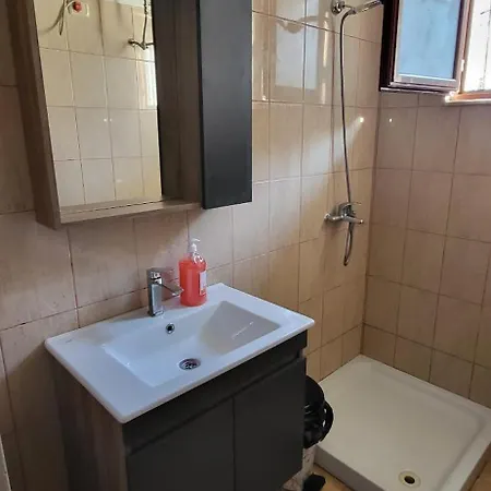 Spacious And Affordable Lägenhet Tirana